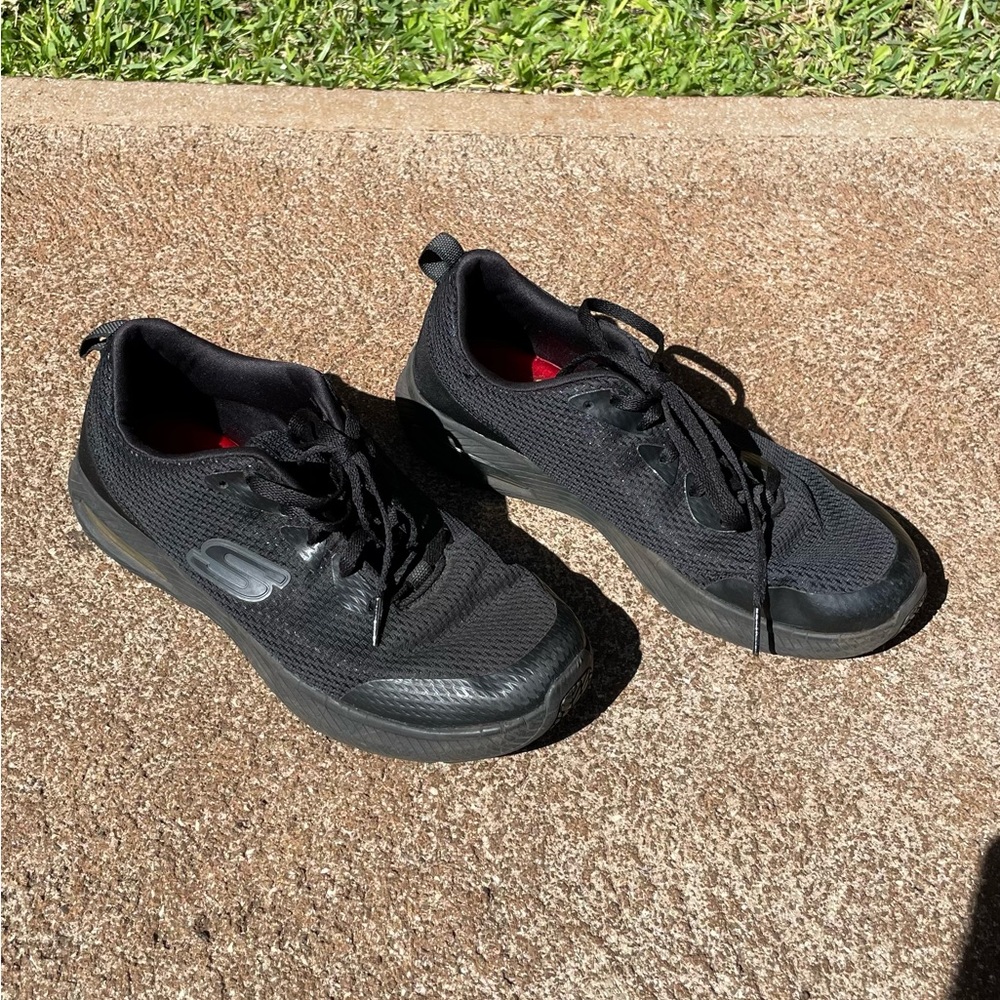 Skechers Cushioned Relaxed fit shoes men’s 8